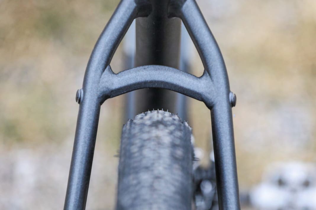 The maximum tyre clearance of the test bikes ranges from 40 to 53 millimetres. The Focus requires smaller 27.5 mm wheels.