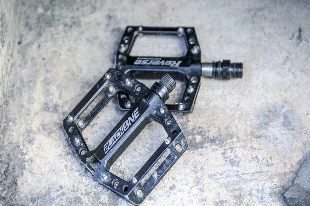 Reverse Black One Jr. sind dreifach gelagert und bieten viel Grip.