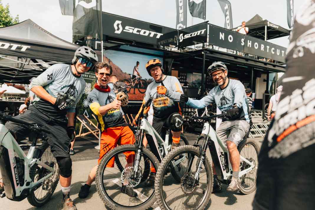 Scott Enduro-Race, geführte Touren oder mit um den Deutschen Meistertitel bei der Bosch eMTB Challenge shredden - der Festival-Samstag steckt voller Startlinien.