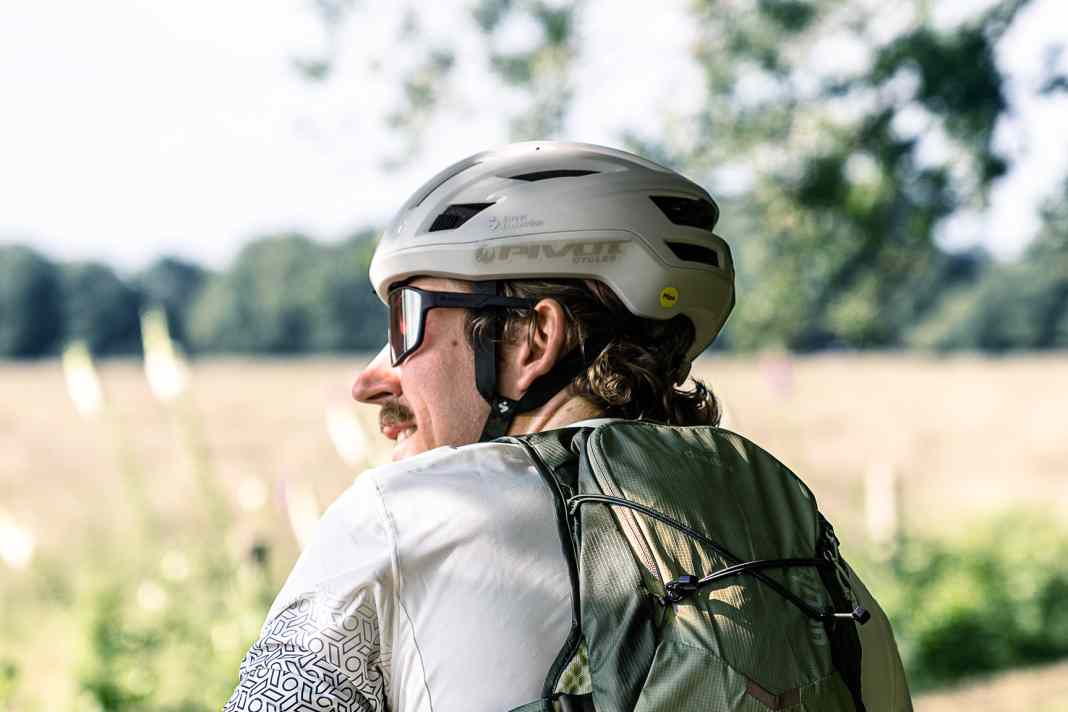 The new deuter Rogla 5 hydration waistcoat.
