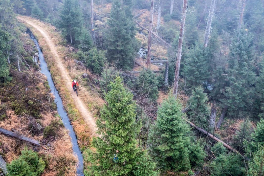 Dancing with the witches on the famous Brocken - difficult in October. But when it comes to mysticism, the Harz Mountains don't take long. On a fog tour in the top area of the north.
