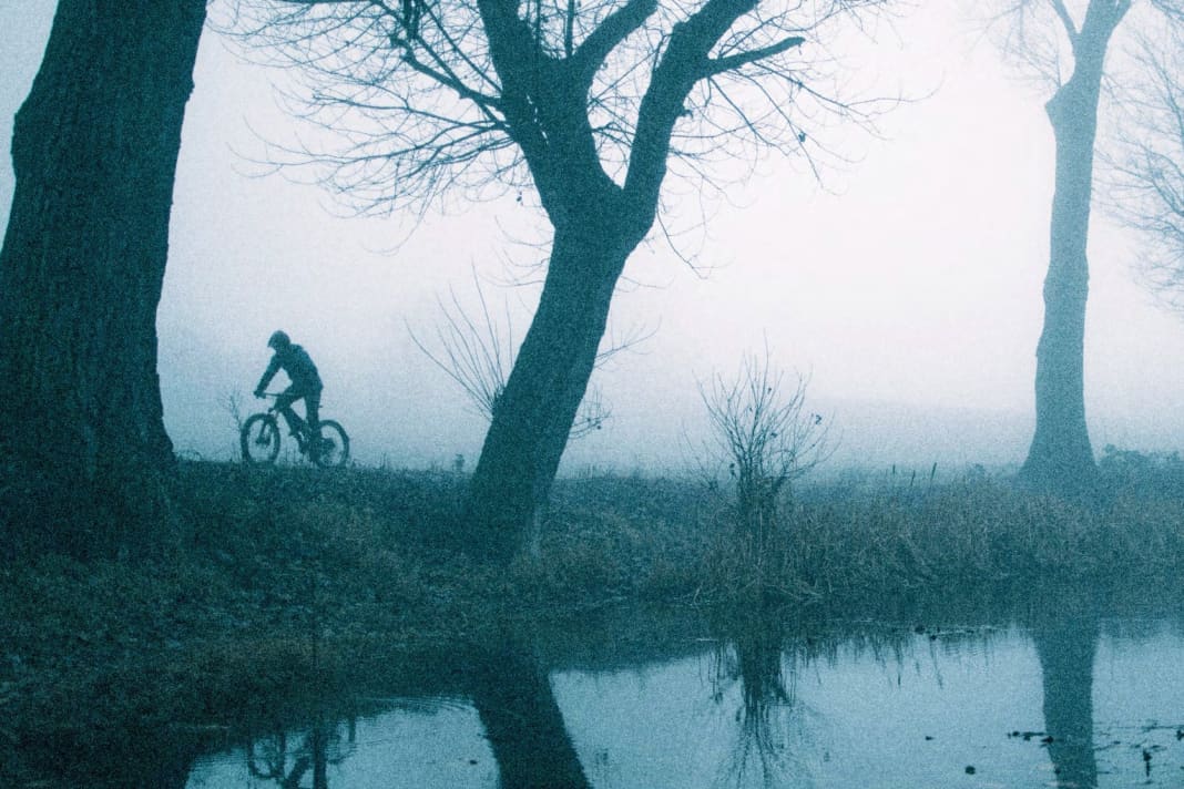 Damit Winter-Biken nicht zur Härteprobe wird, gibt es wichtige Tipps für die Tourenplanung von uns.