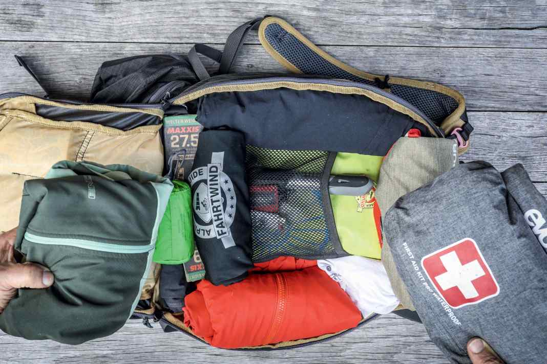 So packt ein Transalp-Profi seinen Rucksack.
