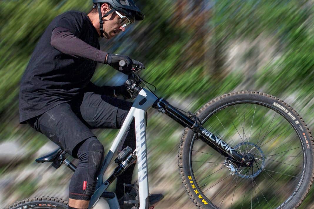 Your gaze is fixed on the rocky outcrop and helps with the timing.