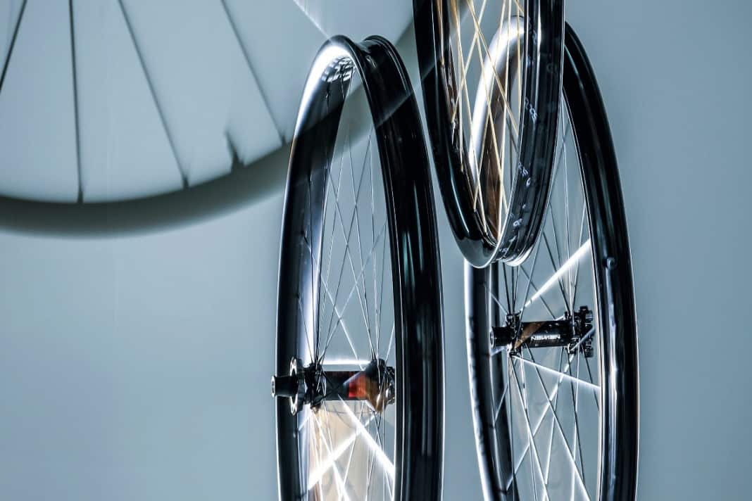 Fünf leichte Carbon Laufradsätze unter 1450 Gramm haben wir getestet.