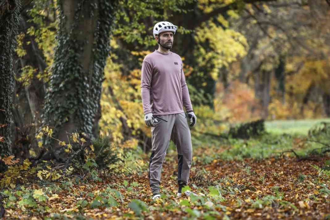 There's not much to criticise about the Moab Pro - good fit, comfortable materials, just one seam on the knees that can scratch.