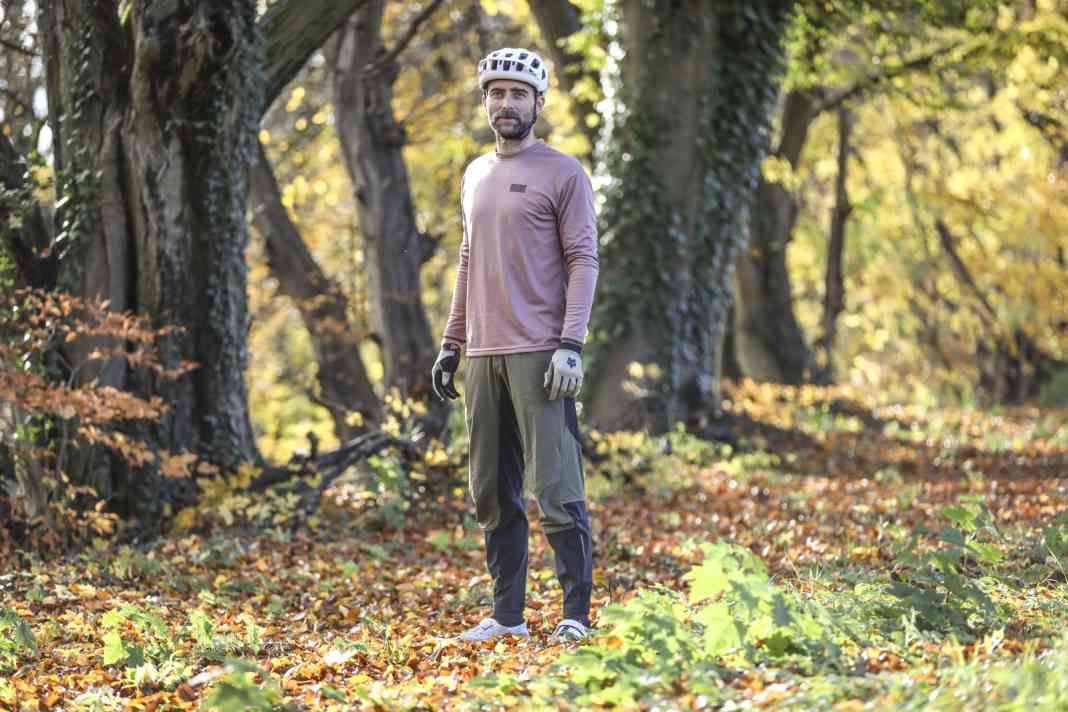 The Norrona scores with extensive features and high-quality materials. However, the cut and pocket management could be improved.