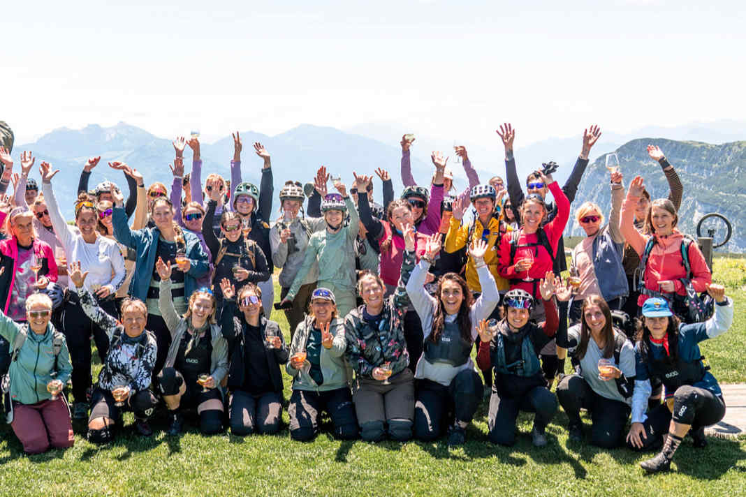 45 Mountainbikerinnen aus ganz Europa – aus Deutschland, Österreich, der Schweiz und Italien – trafen sich am Molvenosee zum BIKE Women Camp.