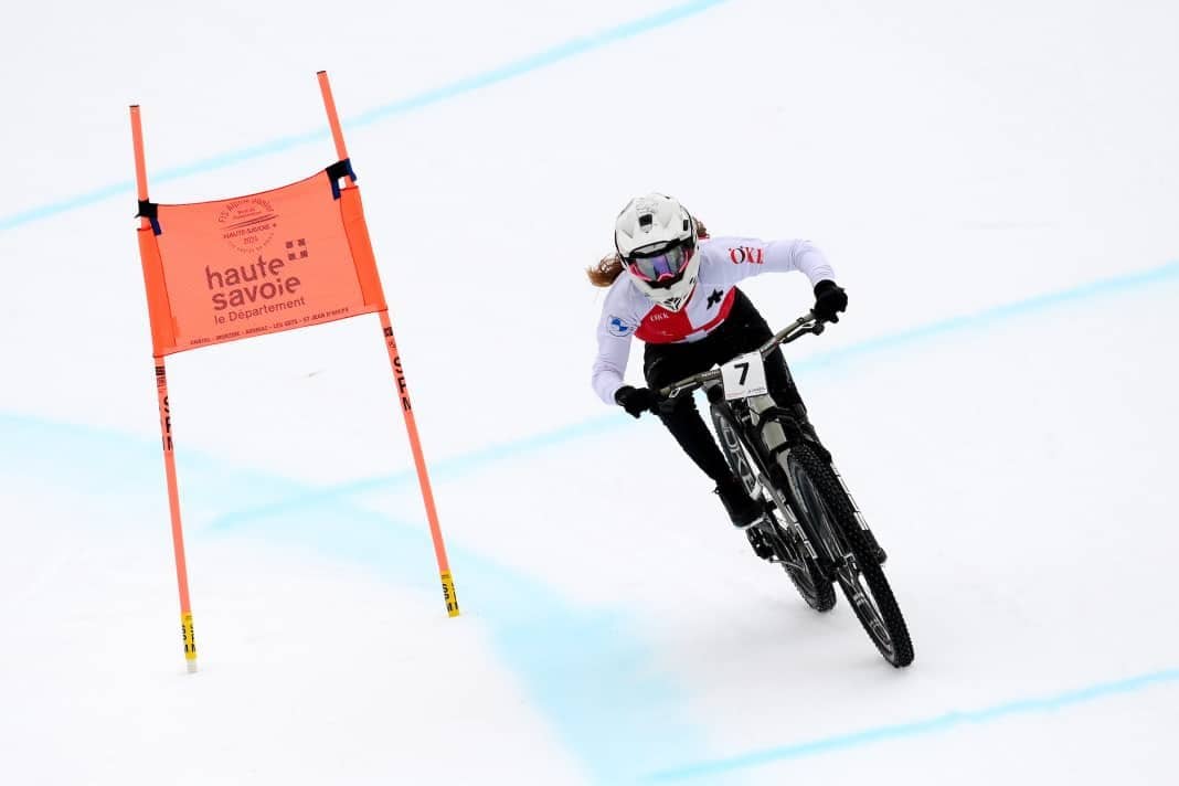 Auch in 2025 erwartet das Departement Haute Savoie wieder Downhill-Action im Schnee bei der UCI Snow Bike WM.