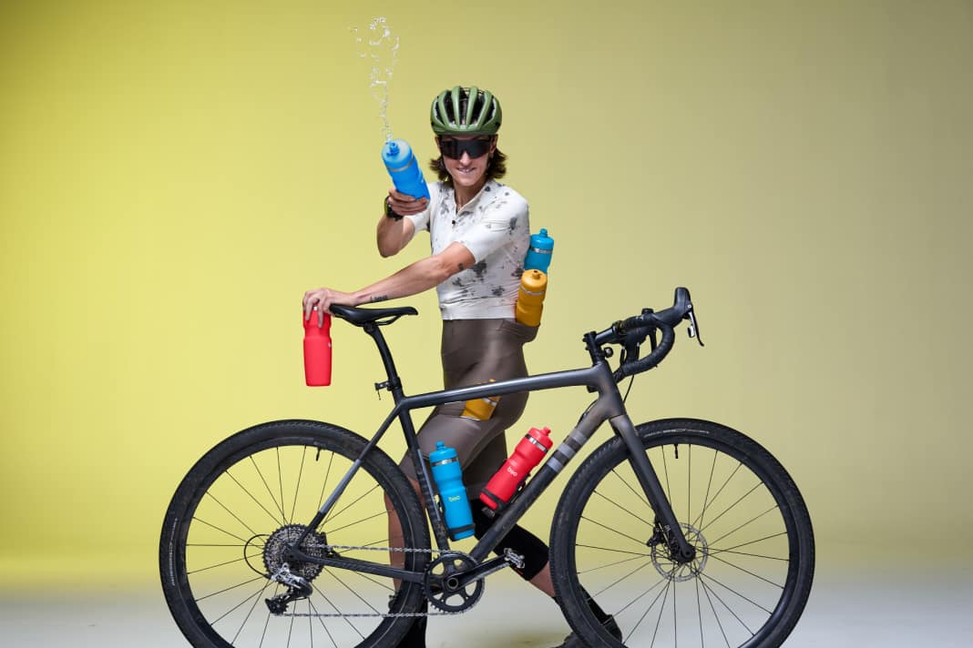 Die Bivo Flasche: Metall statt Plastik. Schnellfluss-Ventil von Nasa-Ingenieur.