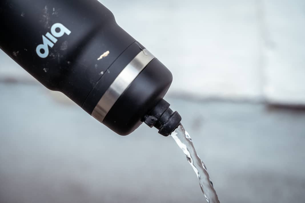 No more plastic flavour and very high water flow: a special outlet valve ensures an enormous flow of water even without squeezing or pulling.