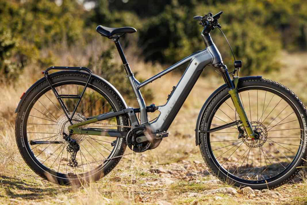 Bulls bringt mit der Iconic-Serie zwei Modelle, die Geländetauglichkeit mit Alltagsnutzen verbinden sollen. Das vollgefederte Iconic EVO FS richtet sich an komfortorientierte Fahrer