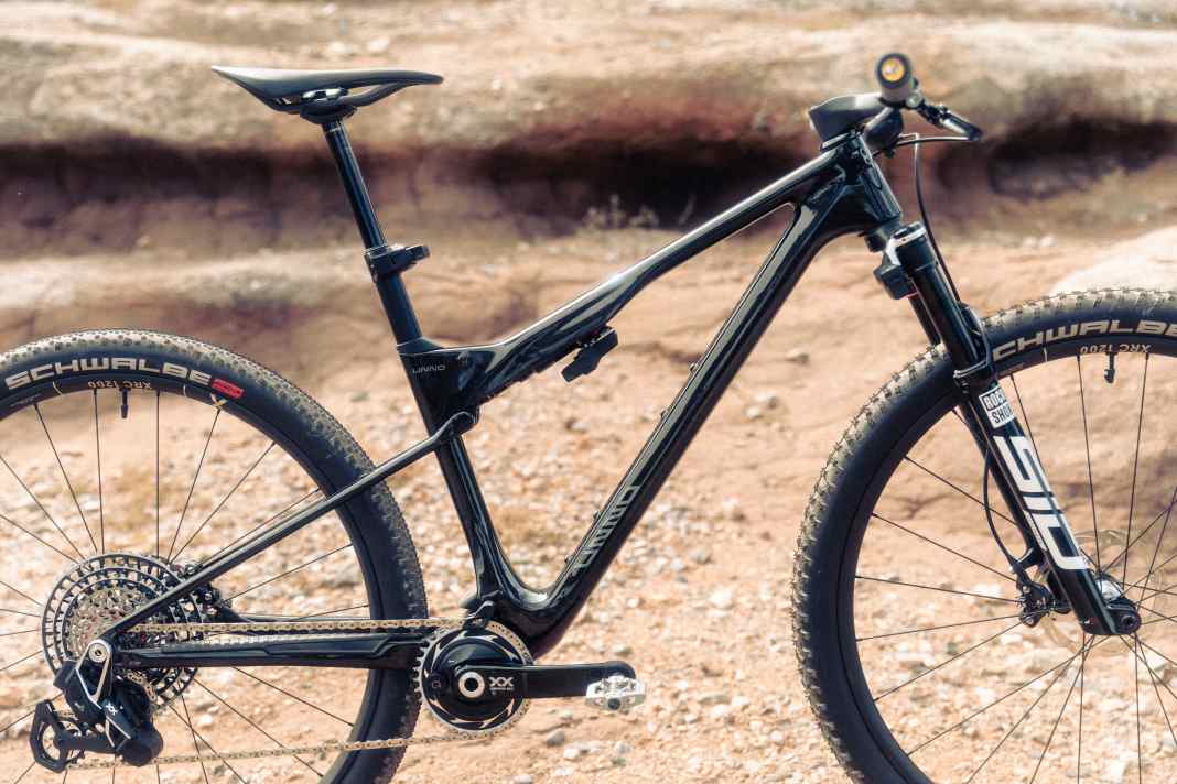 Unno Horn - from 9.6 kilos - grams, not euros. The ultralight version costs five figures.