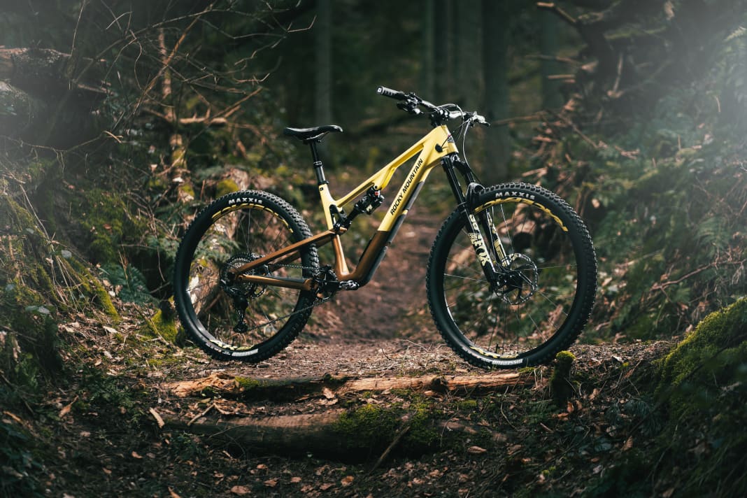 Rocky Mountain Instinct Carbon 70 // 7900 Euro // 29" // 150 mm travel front and 140 mm travel rear // 13.97 kg without pedals in size L