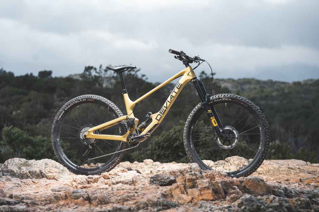 Deviate Highlander II // 15,3 kg // 160/145 mm // 29" // 9360 Euro // Carbon // All Mountain
