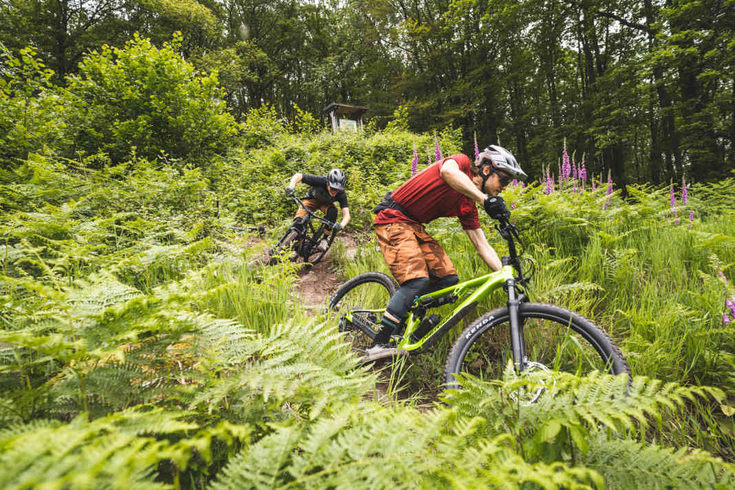 Because of its weight, the Merida One Forty 400 requires an extra dose of physical exertion.