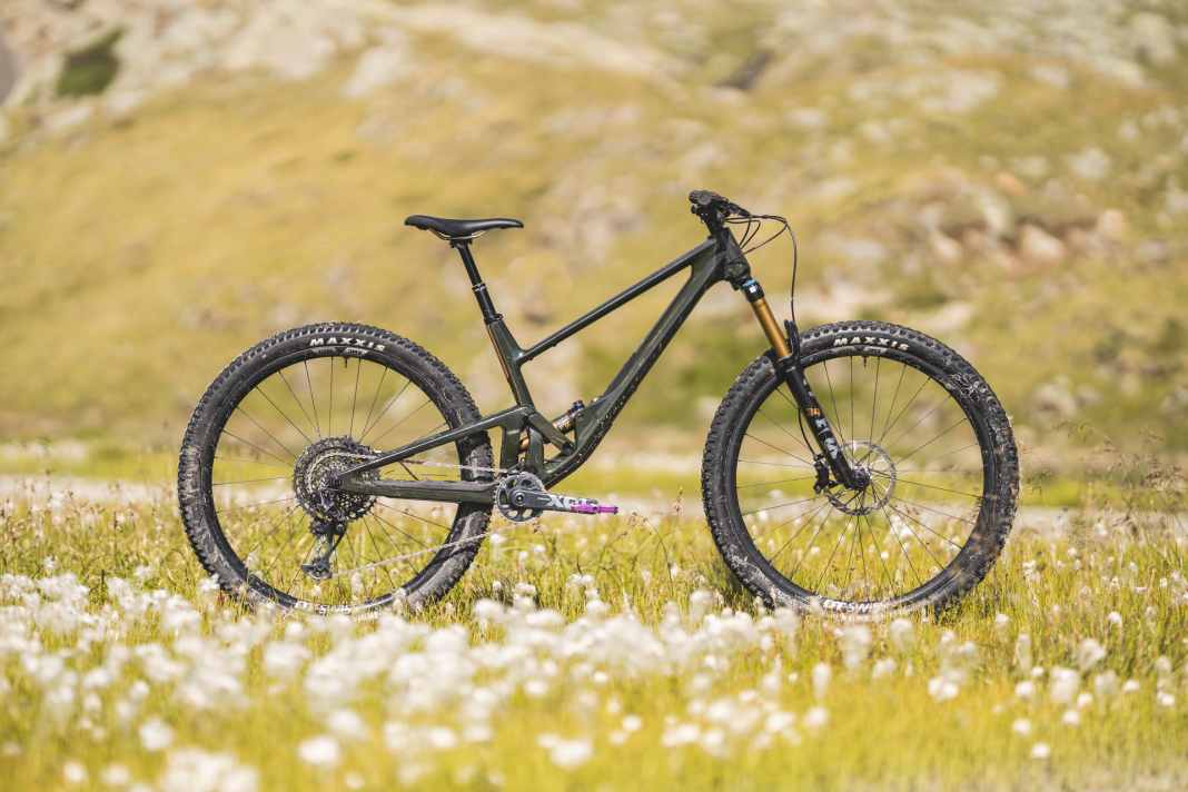 Scor 2030 X01 // 13.05 kg // 140/130 millimetre suspension travel // 29-inch // 7999 euros // carbon