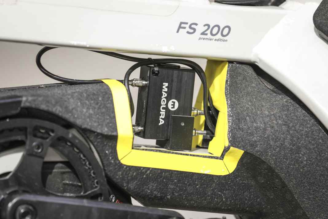 This is where all the magic happens: in the control unit, the pressure is distributed mechanically from one brake lever to two brake callipers.