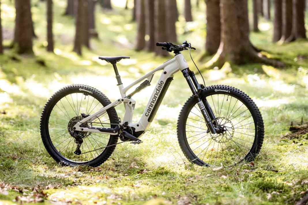 The Cannondale Moterra 3 weighs 26.9 kilos and costs 5899 euros.