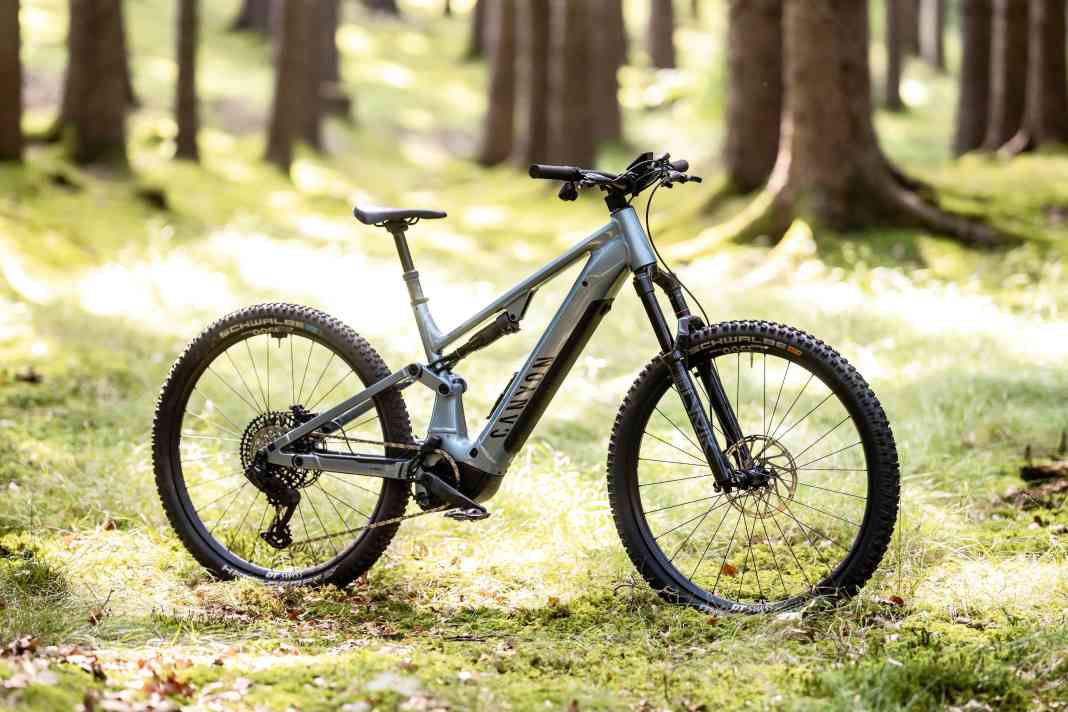Canyon Neuron:On AL9 // Bosch Perf. CX // 800 Wh // 150/145 mm // 29 inch // 24.95 kg // 5499 Euro