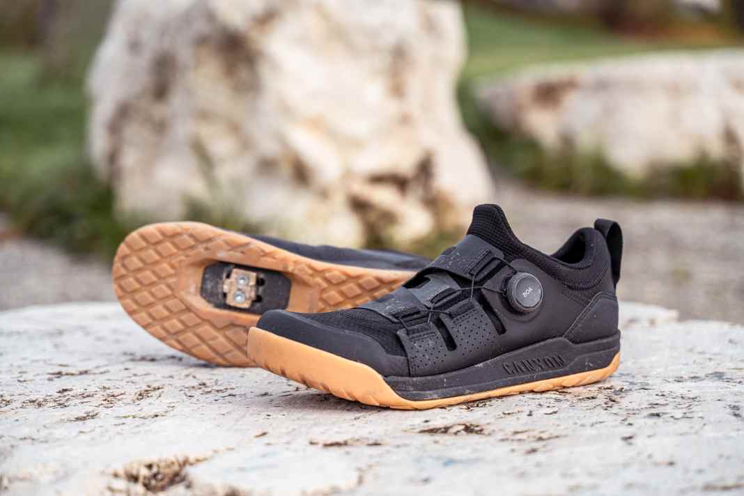 Canyon hat mir dem Scampr jetzt auch MTB-Schuhe für Trail- und Gravelbiker im Programm. Ob er mit der starken Leistung der MTBs des Versenders mithalten kann?