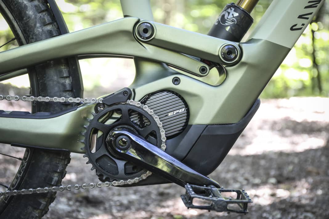 The Torque still uses the Shimano EP8 and not the latest generation EP801.