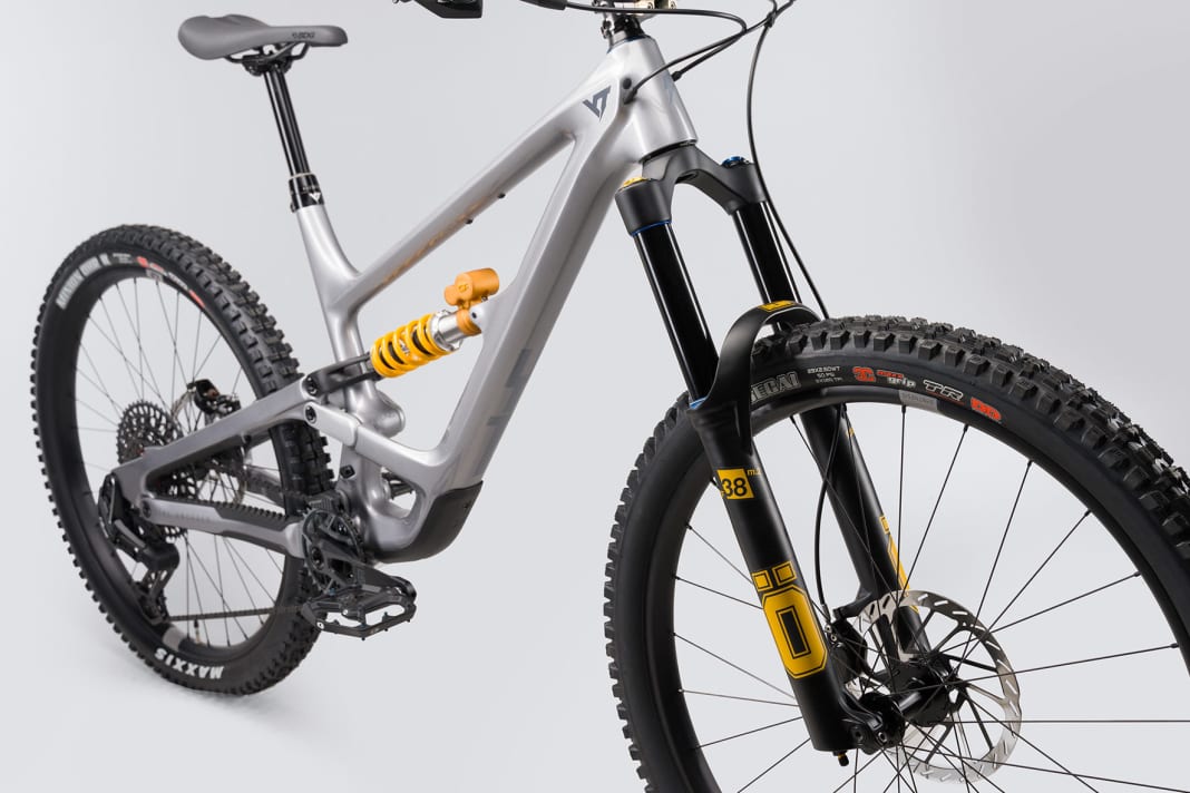 The Liquid Metal paint finish on the MX model is also very elegant. However, Black Magic is also available here.