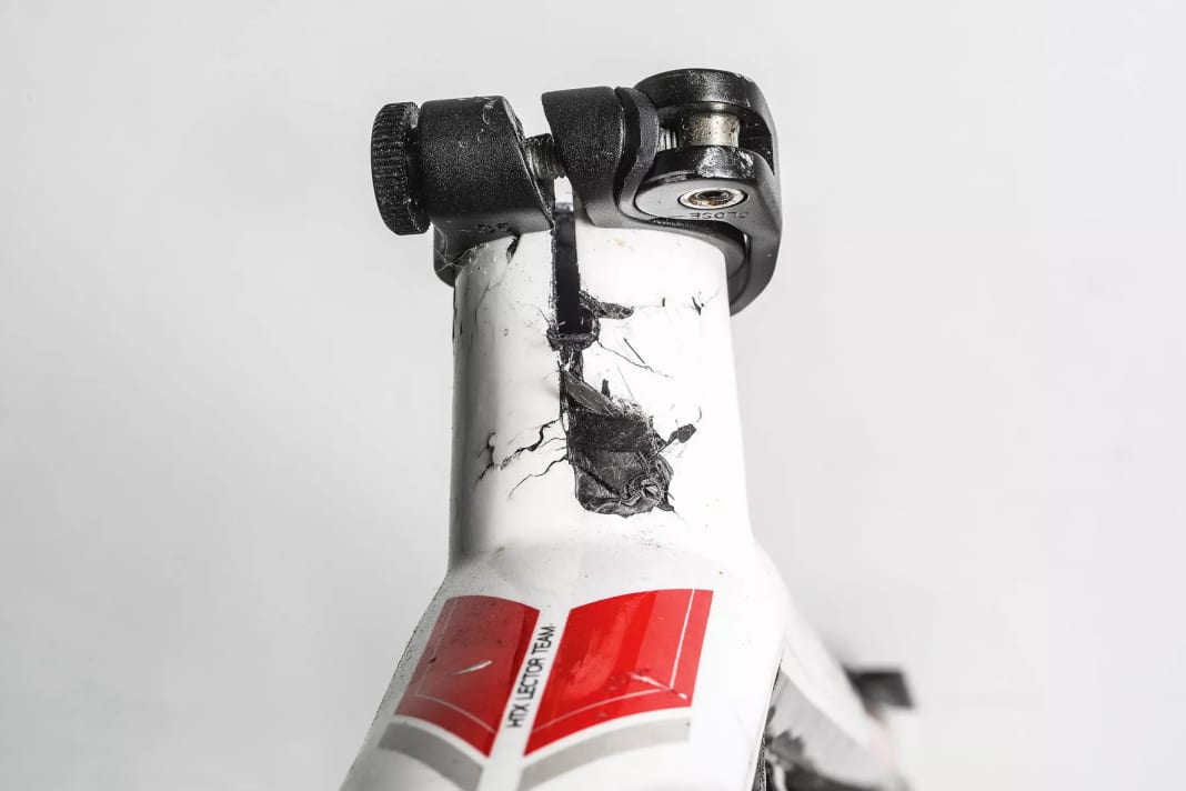 Breakage of the carbon seat post