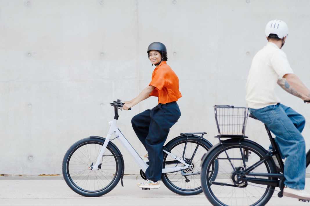 Urban-Klassiker für jeden Tag: Das Lundi 27 richtet sich an die urbane Mobilität – vom täglichen Weg zur Arbeit über den Einkauf bis zur entspannten Tour durch die Stadt. Nabenmotor, kompakter Akku und die wartungsarme Ausstattung machen es zum unkomplizierten Alltags-Bike. Und das Design macht auch was her!