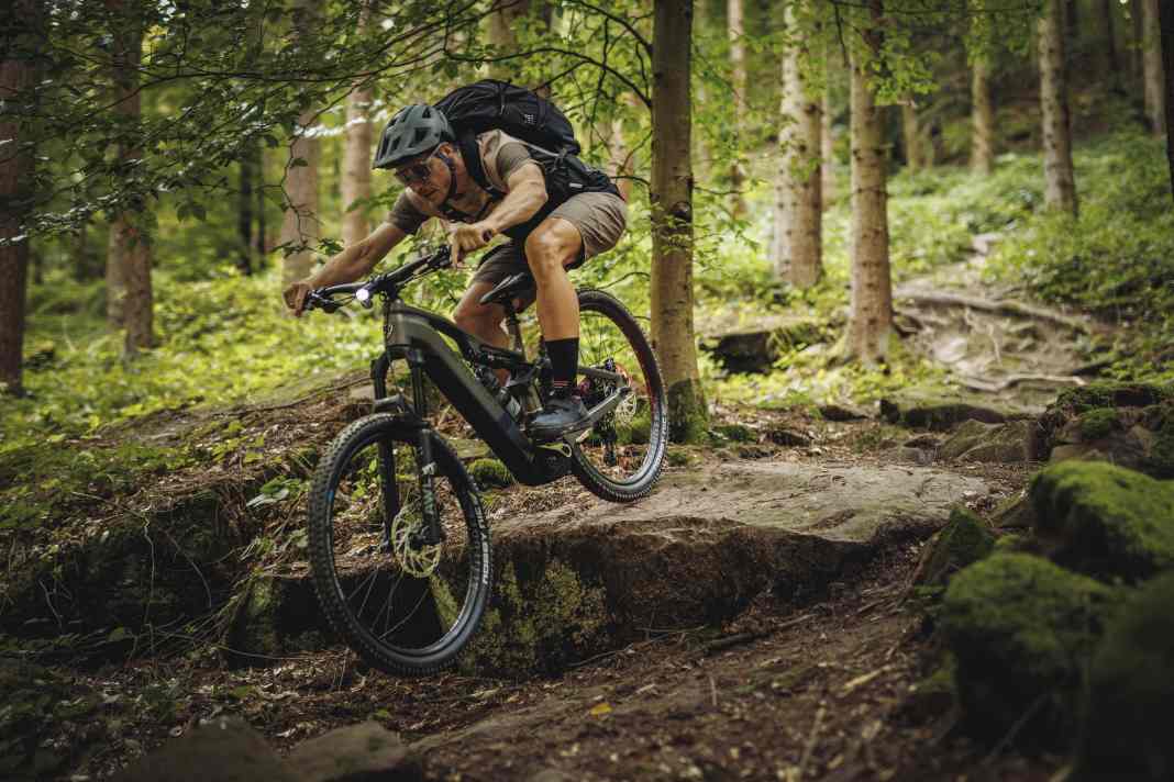Centurion Numinis R2000: 150/140 mm travel, 29-inch wheels, 25.2 kilos, 5749 euros. The Numinis is the moderate touring all-rounder in Centurion's E-MTB programme.