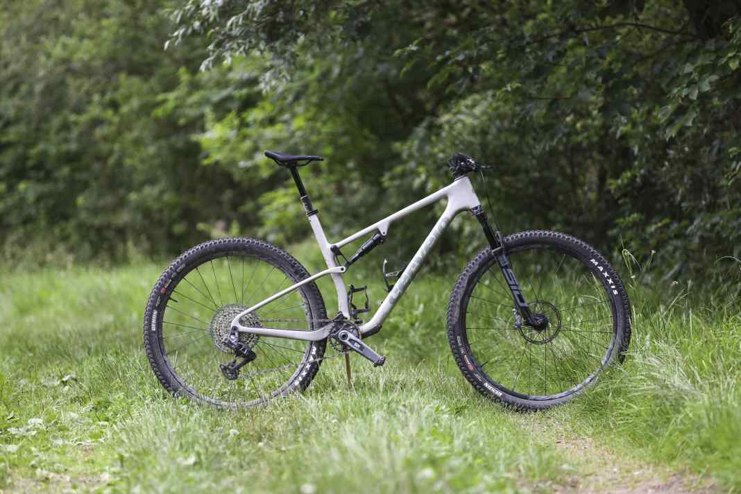 Was kann das Down-Country-Konzept im Marathon-Rennen? Das Cervélo ZFS-5 120 GX AXS soll diese Frage beantworten.