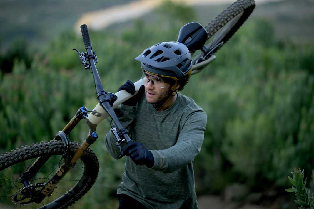 Together with the new Shimano XTR Di2, Pro is launching a new cockpit with integrated cable routing