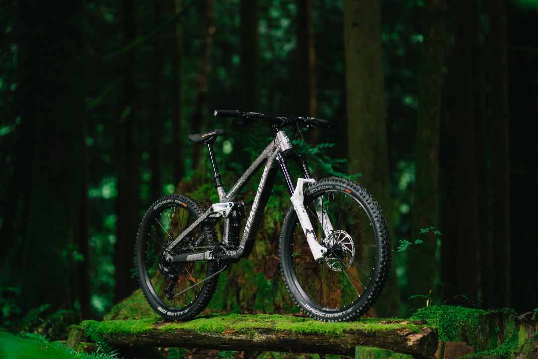 Das Comeback eines Klassikers: Das Bottlerocket von Transition vereint den Freeride-Charme der 2000er mit moderner Technik – ein absolutes Highlight 2025.