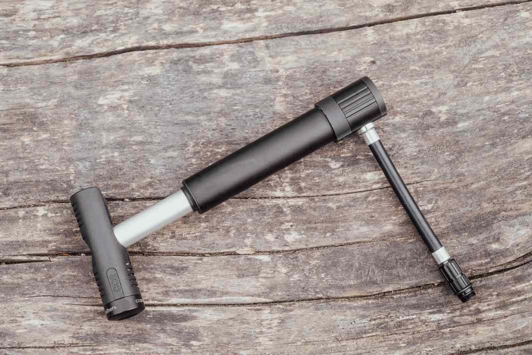 With the Klic HV CO2, Crankbrothers sends the only pump with a folding handle into the test - not the only unique selling point