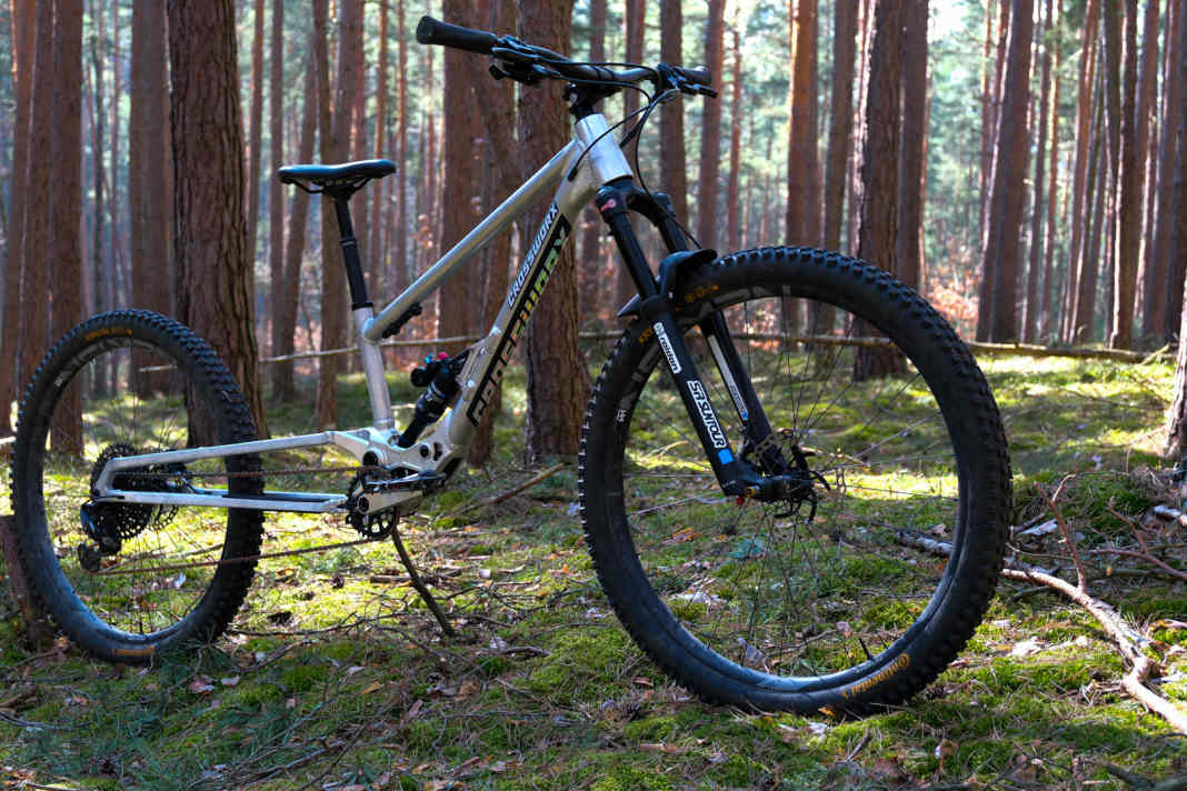 From our source we have the first pictures of the Crossworx DASH VKHL MTB.