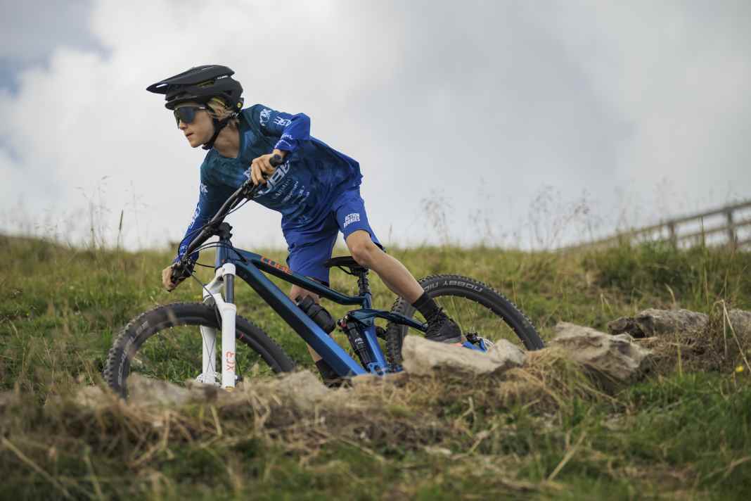 Which mountain bike do children need - fully or hardtail? We answer these and many other good questions that parents should definitely ask themselves before buying a children's mountain bike in our buying guide.