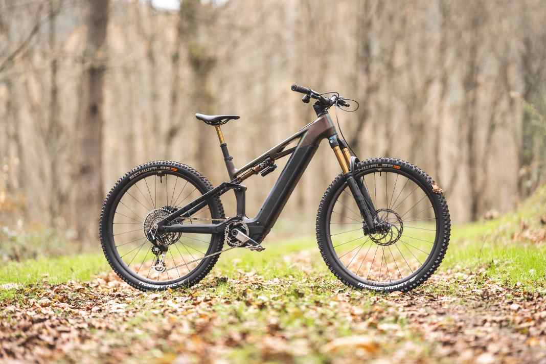 Cube Stereo Hybrid One44 SLT // Bosch Performance CX // 800 Wh // 150/140 mm // 29 inch // 23 kg // 8499 Euro