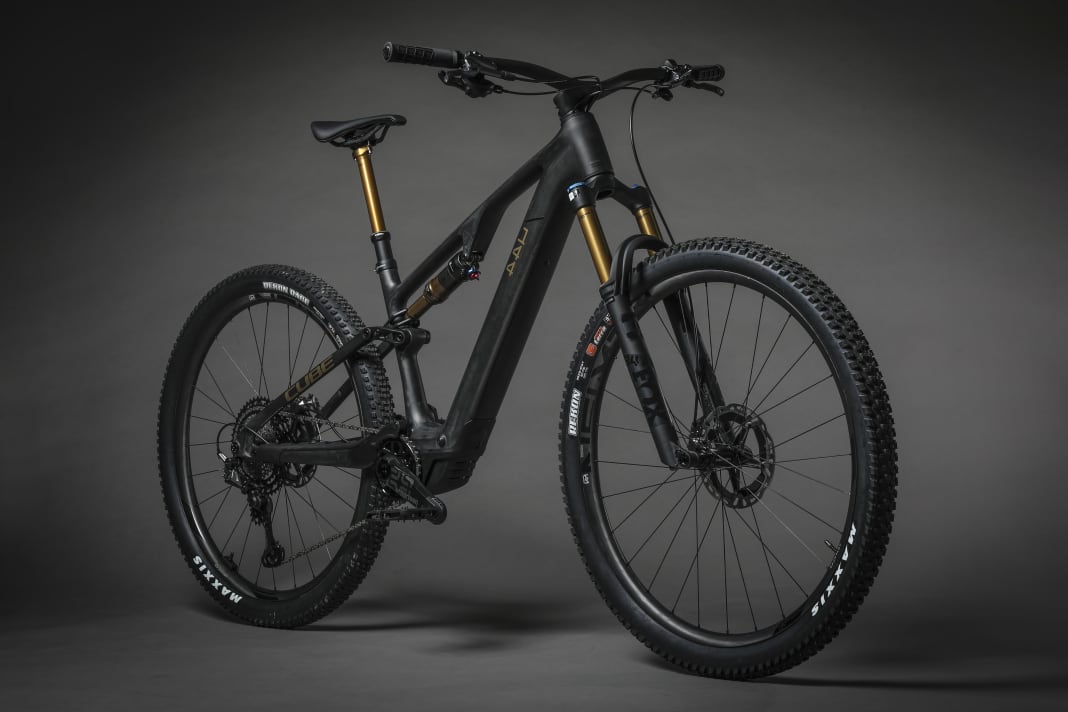 16.2 kilograms: The super-light SLT is a real exclamation mark and almost in the same league as Scott's Lumen in terms of weight. The price is extremely fair at 7999 euros.