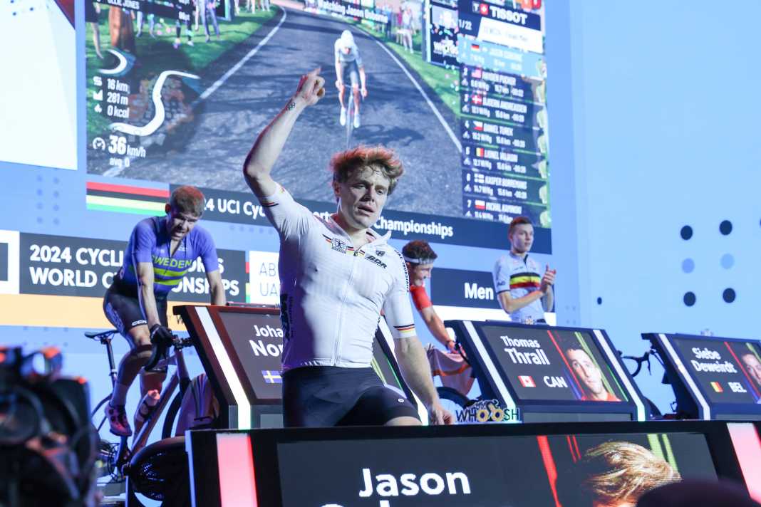 World champion in virtual cycling: Jason Osborne right fist to victory. This is roller training in its most professional form.