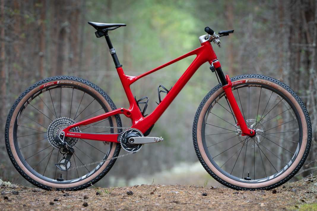 Another dream of an XC rocket in Ferrari red: the Scott Spark RC Visione from the Swede Dangerholm.