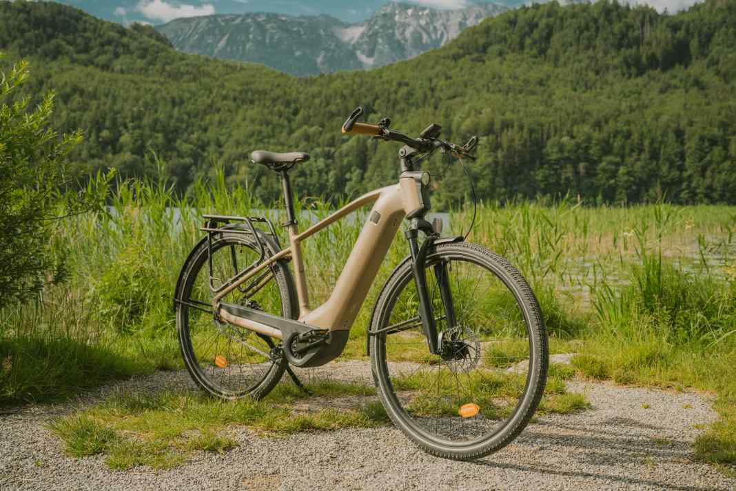 The new line from Decathlon, the Decathlon Rockrider E-ACTV 900 e-trekking bike, has a very special feature.