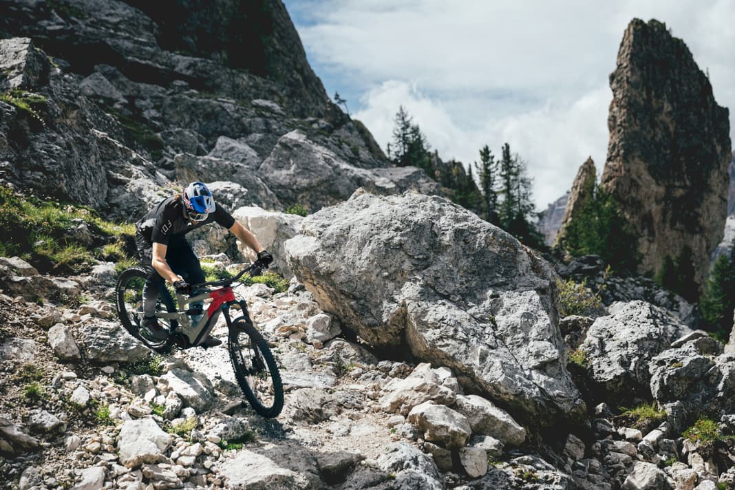 The YT Decoy Uncaged 10 comes with a new drivetrain and large battery