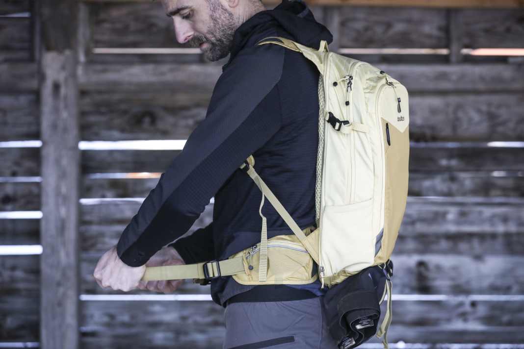 We tested nine bike backpacks for day tours. Carrying comfort, organisation system and handling - which backpack is the best?