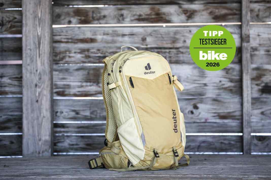 With the Compact 14+3, Deuter has an excellent MTB backpack for day tours in its programme and confidently secures the test victory.