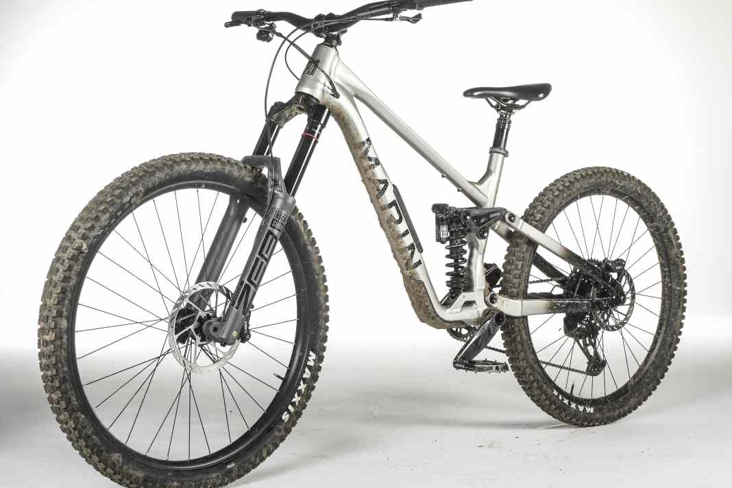 The Alpine Trail XR in the Mullet setup costs 5059 euros and weighs 17.45 kilos.
