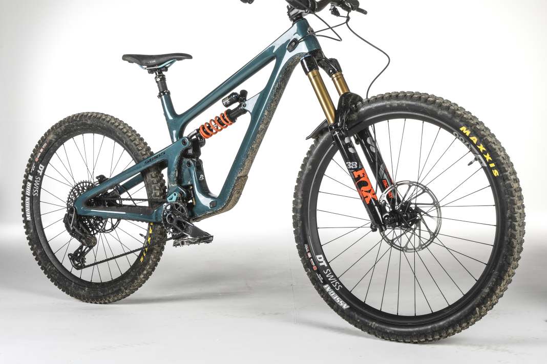 The new SB165 in the elegant T3 configuration costs 10890 euros and weighs 16 kilos without pedals.