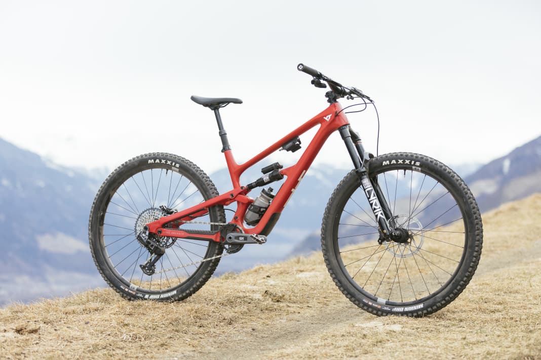 YT Jeffsy Core 4: 15,3 kg; 150/145 mm Federweg; 4999 Euro