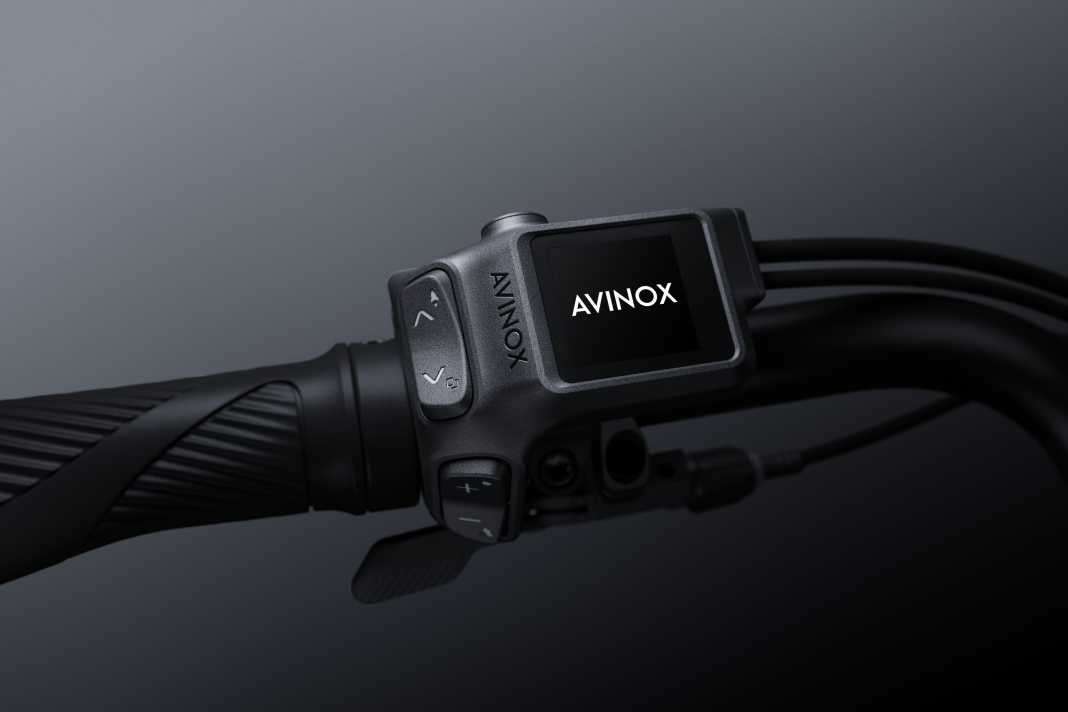 Das neue Avinox DP200 kombiniert Bedieneinheit mit einem kompakten Display direkt am Lenker.