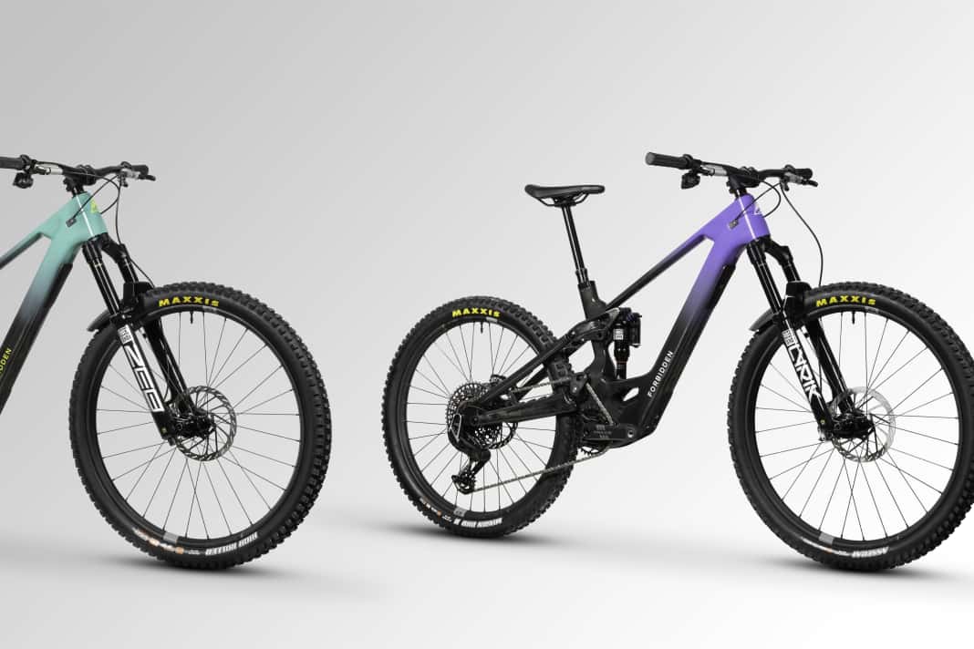These are the two model variants of the new Forbidden Druid E-MTB: the CorE (left) and Druid LitE (right).