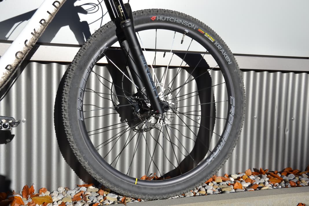 Decathlon setzt auf Mavic Crossmax Laufräder: 1.760 g im Paar.